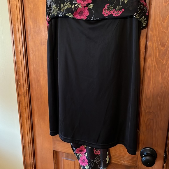 Roz & Ali Multi color flower long skirt with shorter front. - Picture 3 of 4